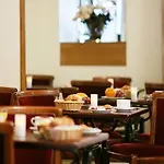Korner Opera Hotel 3*