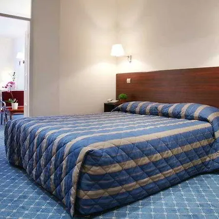 فندق Korner Opera 3*